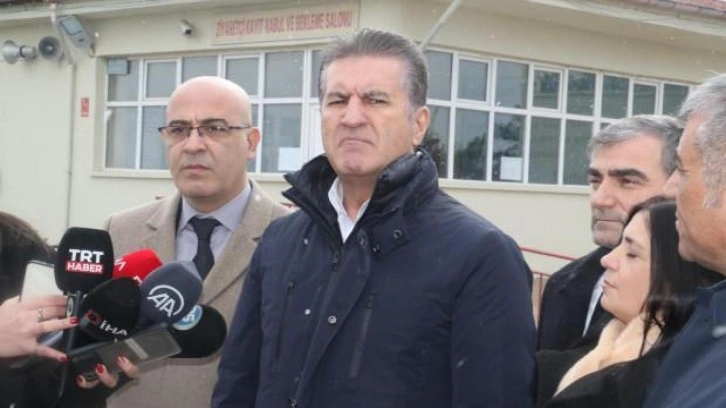 Sarıg&uuml;l'den 6'lı masaya &ccedil;ağrı: Yemekler soğumaya başladı!
