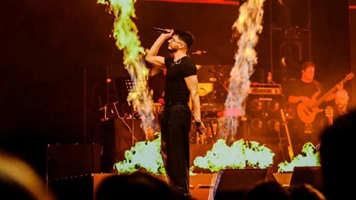Şarkıcı Semicenk'ten alkış alan hareket!
