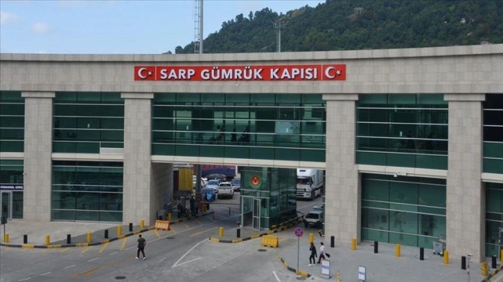 Sarp Sınır Kapısı’ndan 9 ayda 4 milyona yakın yolcu geçişi oldu.