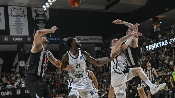 Şehitlerimizin unutulmadığı maçta Beşiktaş'tan muhteşem zafer