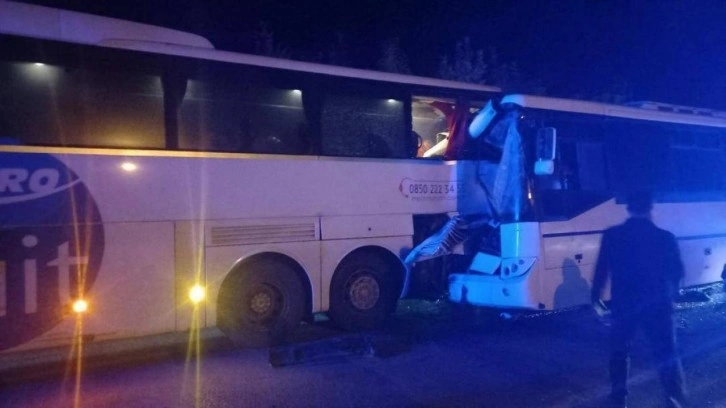 Servis otobüsü yolcu otobüsüne çarptı: Yaralılar var!