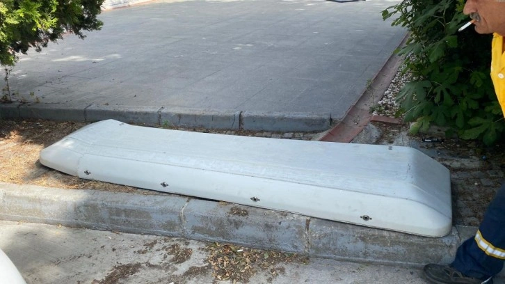 Seyir halindeki İETT, faciaya neden oluyordu! Bir vatandaş kıl payı kurtuldu!