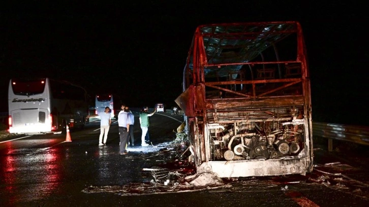 Seyir halindeki yolcu otobüsü yandı!
