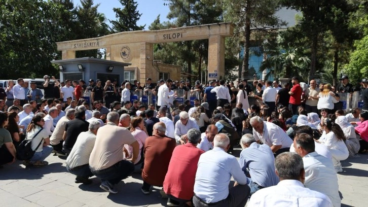Silopi’de istifa yürüyüşünde sloganlara tepki gösteren kişi darbedildi