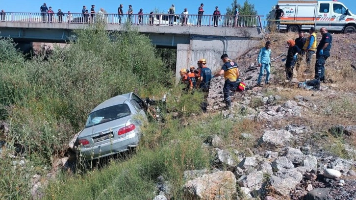 Sivas'ta otomobil dere yatağına uçtu! Yaşlı çiftten acı haber