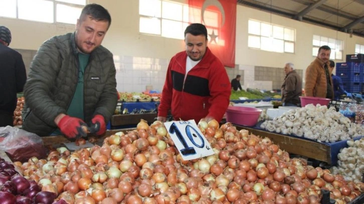 Soğanın kilosu 7 aydır 10 TL