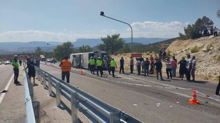 Son dakika: Otobüs ile kamyon çarpıştı, ölü ve yaralılar var!