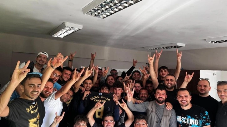 Soyunma odasında 'bozkurt' yapan takım 4 maçta 22 gol attı