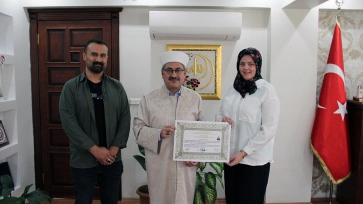 Stephanie İslam ile şereflenerek Elif ismini aldı: Allah herkese İslam&rsquo;ı nasip etsin