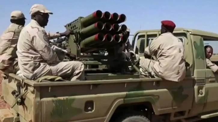 Sudan'da diplomasi çöktü, kılıçlar çekildi! Petrol bölgesindeki kilit kasaba düştü!