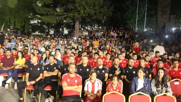 Süper Lig'den düşen Anadolu ekibi 'SMS' kampanyası başlattı
