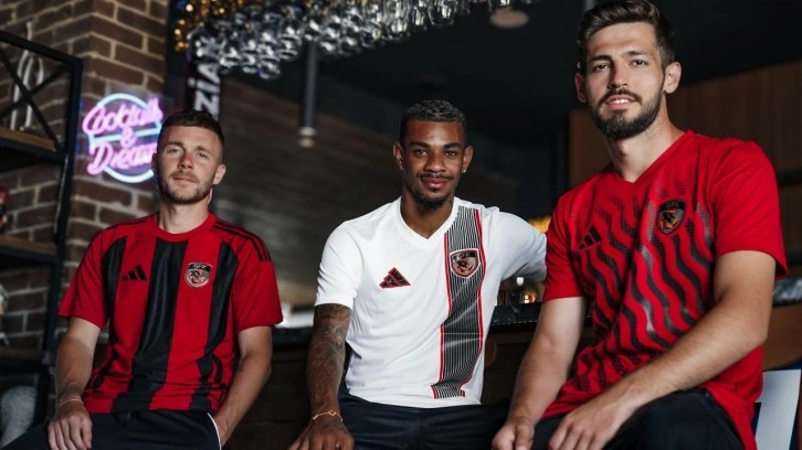 Süper Lig ekibinin formasında 'AC Milan' esintileri var: Çok beğenildi