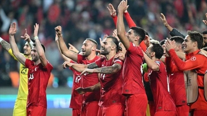 Sürpriz gelişme: Milli yıldız Süper Lig ekibine imzayı attı