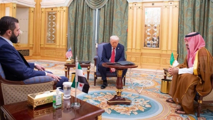 Suudi Arabistan'da dikkat çeken anlar! Akıllara Clinton-Ecevit geldi