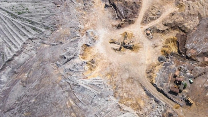 Suudi Arabistan'da dudak u&ccedil;uklatan keşif! 11 milyon tonluk g&uuml;m&uuml;ş rezervi bulundu