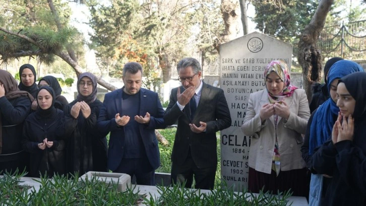 Talebeleri Celal Hoca'yı kabri başında andı