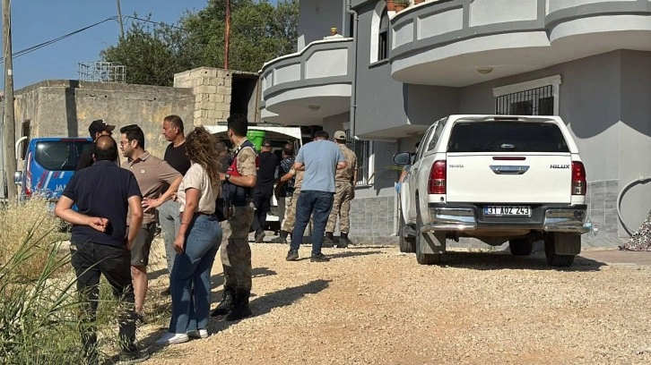 Tartıştığı kız çocuğunu öldürüp eşini yaraladı