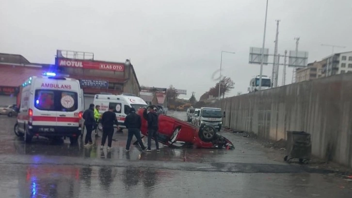 Tatvan’da otomobil köprülü kavşaktan uçtu! Yaralılar var