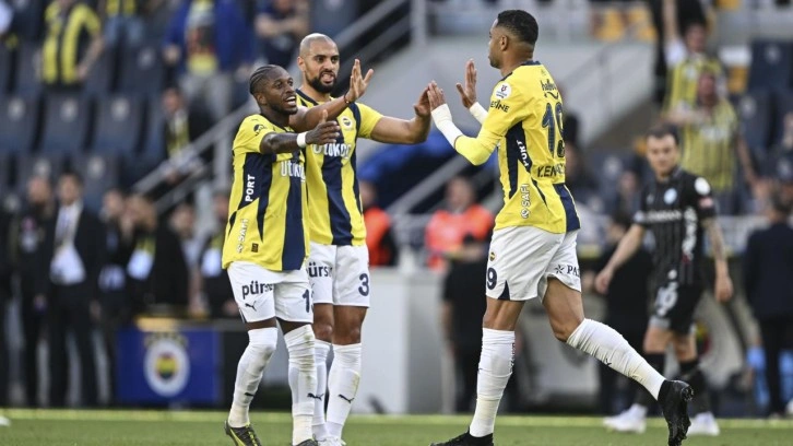 Tepkilerin altında kariyer rekorunu kırdı!