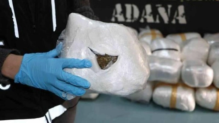 TIR'dan 87 kilo esrar &ccedil;ıktı, 'Hepsi benim' dedi
