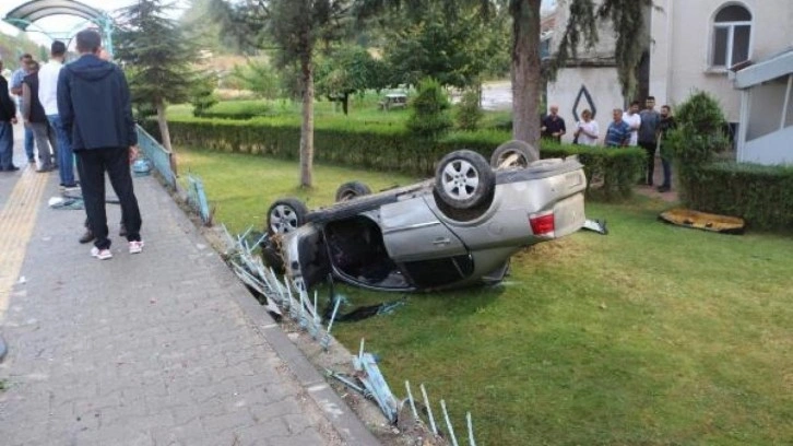 Tokat'ta otomobil, hafif ticari araca &ccedil;arptı; 1'i &ccedil;ocuk 11 yaralı