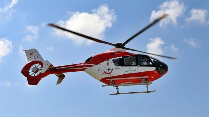 Trabzon'da helikopter ambulans yaylada kalp krizi geçiren hasta için havalandı