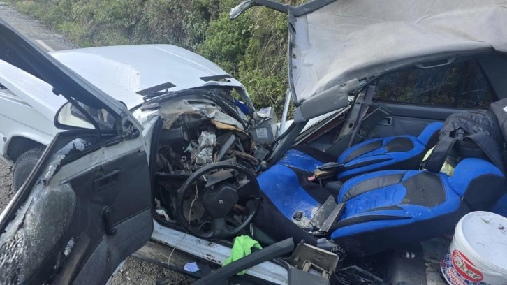 Trabzon'da otomobilin &uuml;zerine kaya par&ccedil;ası d&uuml;şt&uuml;: 5 yaralı