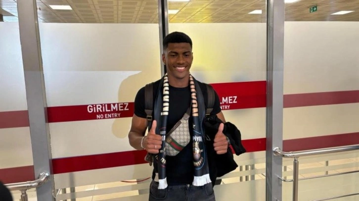 Trabzonspor'un 3. transferi şehre geldi! Fatih Tekke'ye övgü