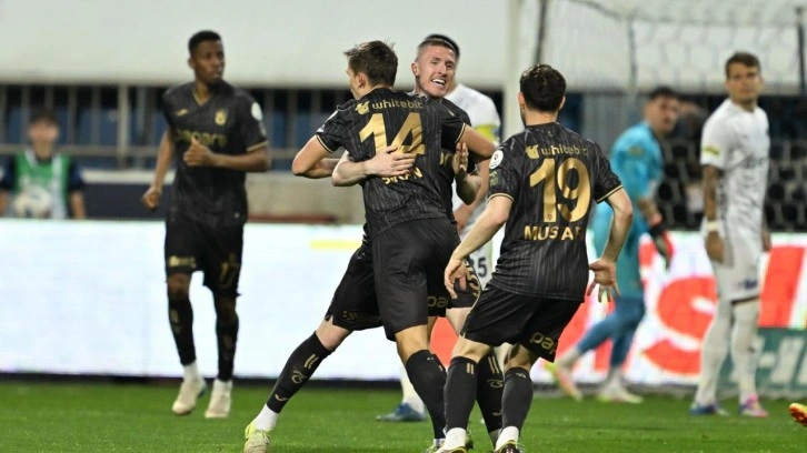 Trabzonspor'un yıldızı oyundan çıkma sebebini açıkladı