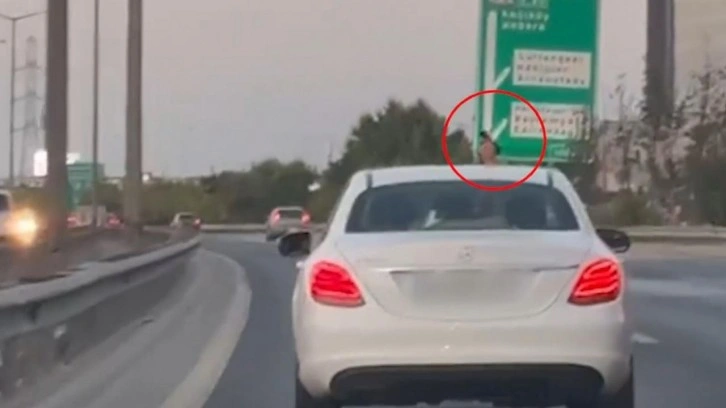 Trafikte dehşete düşüren görüntü: Havaya ateş açtılar