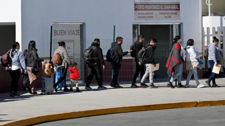 Trump'tan tarihe geçecek talimat: Şişmanlar ABD vizesi alamayacak!