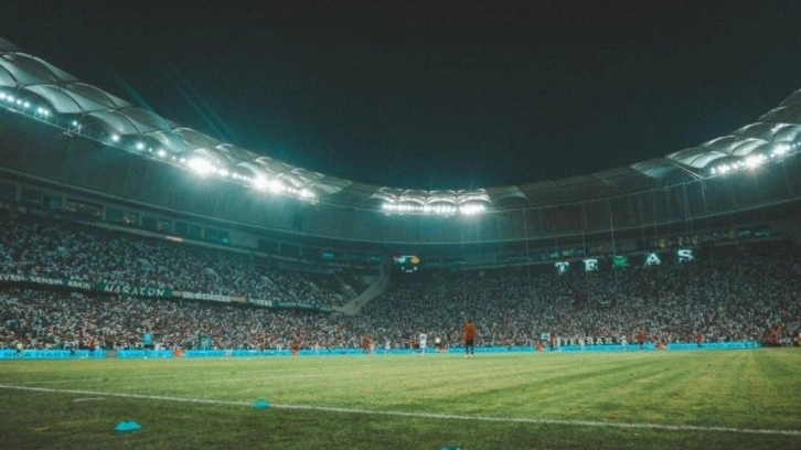 Tüm maçlarını kapalı gişe oynayan takıma seyircisiz oynama cezası