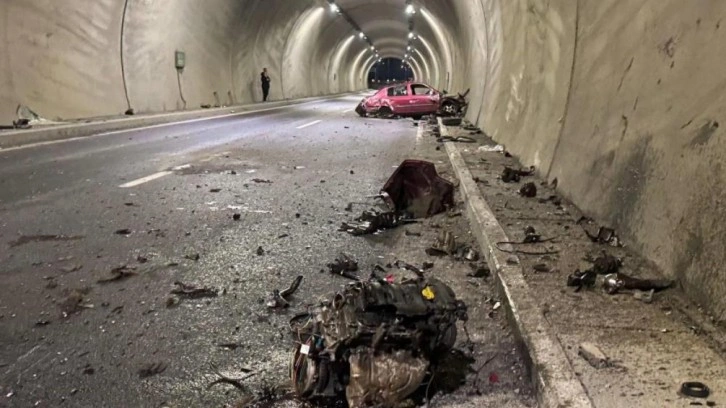 Tünelde feci kaza! Hız kadranı 200’de takılı kaldı