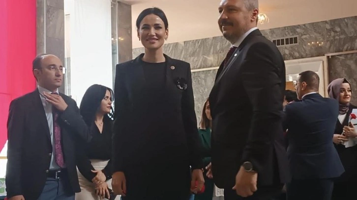 T&uuml;rkiye g&uuml;zeli Seda Sarıbaş milletvekilliği kaydını yaptırdı