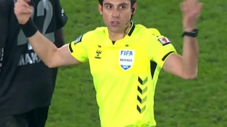 T&uuml;rkiye Kupası'nda penaltı itirazı! Hakemin VAR odasıyla iletişimi koptu