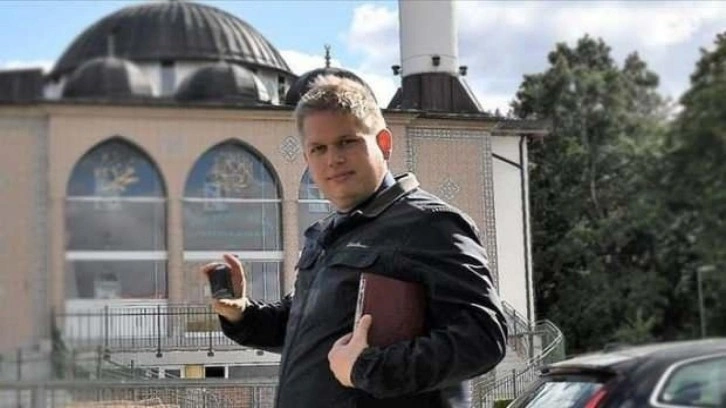 T&uuml;rkiye'nin Stockholm B&uuml;y&uuml;kel&ccedil;iliği &ouml;n&uuml;nde Kur'an-ı Kerim yakma iznine sert tepki