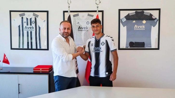 Üç büyüklerin 600 bin Euro teklif ettiği futbolcu 16 yaşında 3. Lig'de profesyonel oldu