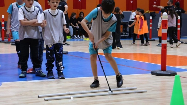 Ümraniye’de ara tatil etkinliklerinde yüzlerce çocuk bir araya geldi