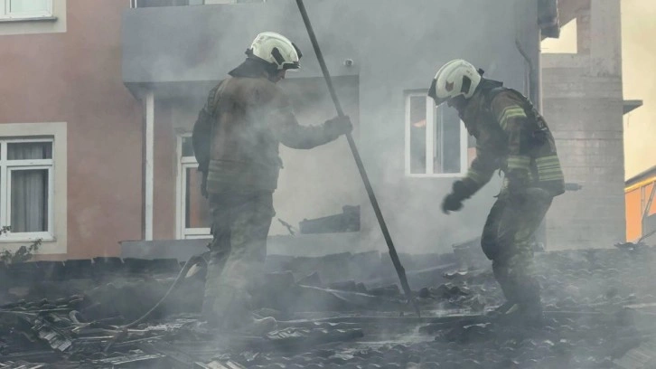 Ümraniye'de iş yeri deposunda yangın