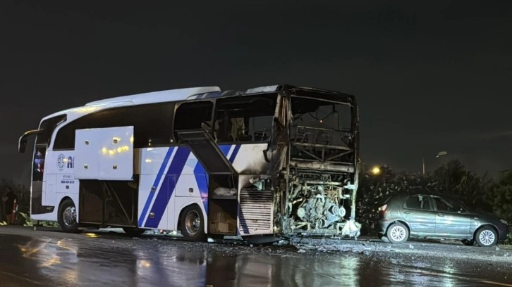 Ümraniye'de yolcu otobüsünde çıkan yangın söndürüldü