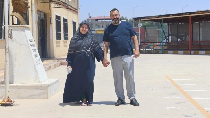 Üniversite hayali kuran çiftin YKS heyecanı! El ele girip yan yana sınıflarda ter döktüler