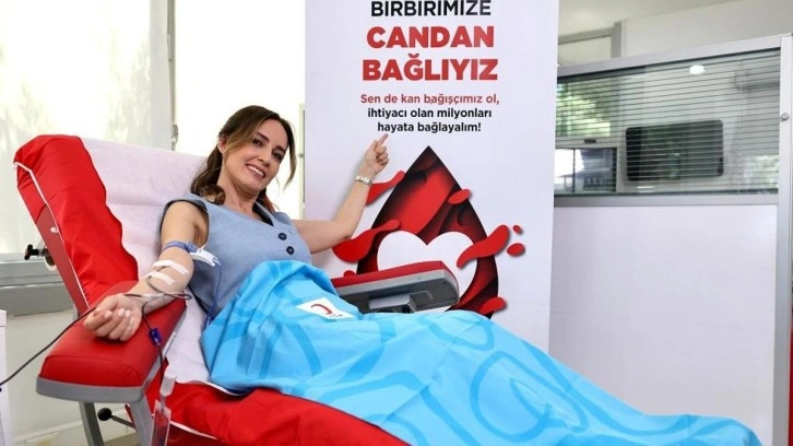 Ünlü isimler Kızılay’a kan verdi, Türkiye’ye çağrıda bulundu