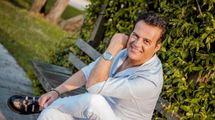 &Uuml;nl&uuml; sanat&ccedil;ı Hakan Peker belediye başkan adaylığı i&ccedil;in kolları sıvadı