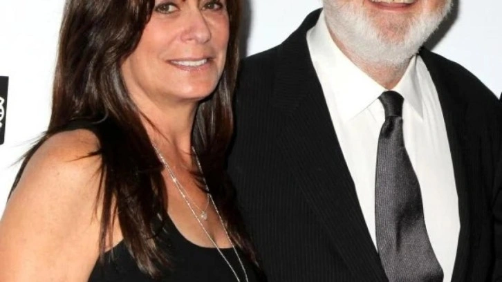 &Uuml;nl&uuml; y&ouml;netmen ve eşi evinde &ouml;l&uuml; bulundu