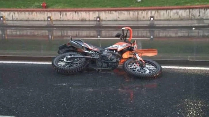 &Uuml;sk&uuml;dar'da İETT otob&uuml;s&uuml;ne &ccedil;arpan motosikletli hayatını kaybetti