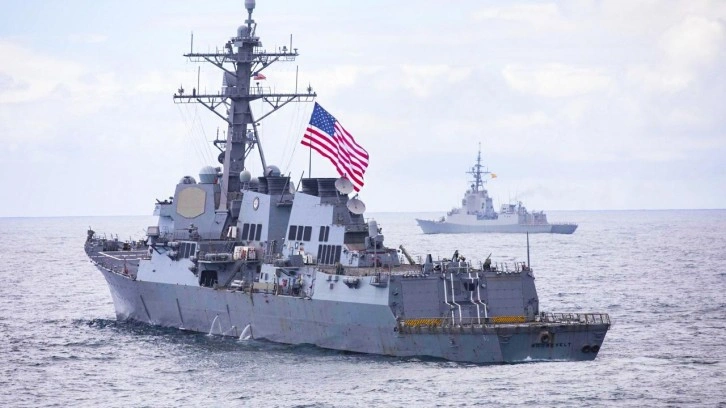 USS Roosevelt, G&uuml;ney Kıbrıs'a demirledi