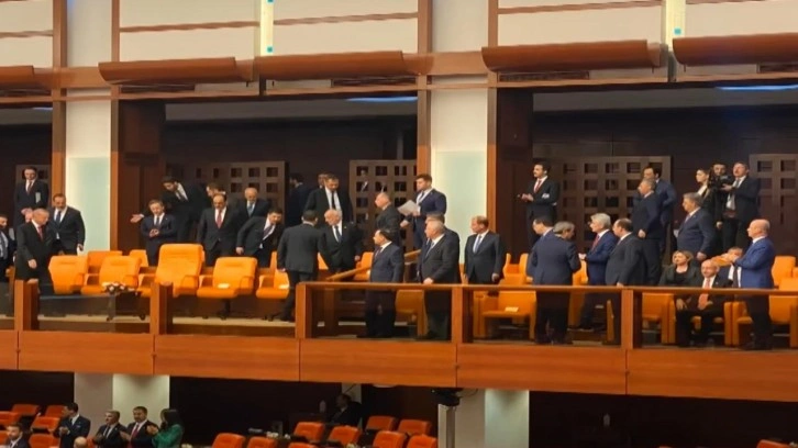 Uzmanlar o g&ouml;r&uuml;nt&uuml;y&uuml; analiz etti! Kılı&ccedil;daroğlu'nun sahte davranışları sona erdi