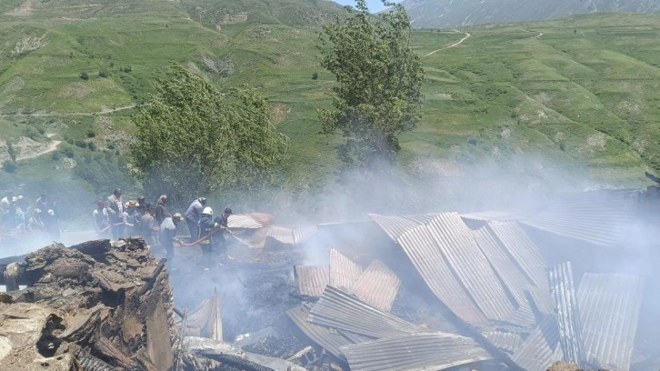 Van'da kahreden yangın: 14 yaşındaki çocuk öldü!