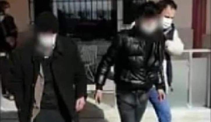 Van'da g&ouml;&ccedil;men ka&ccedil;ak&ccedil;ılarına operasyonda 5 tutuklama