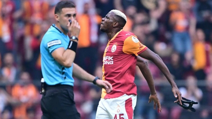 Victor Osimhen, Okan Buruk'u yakaladı